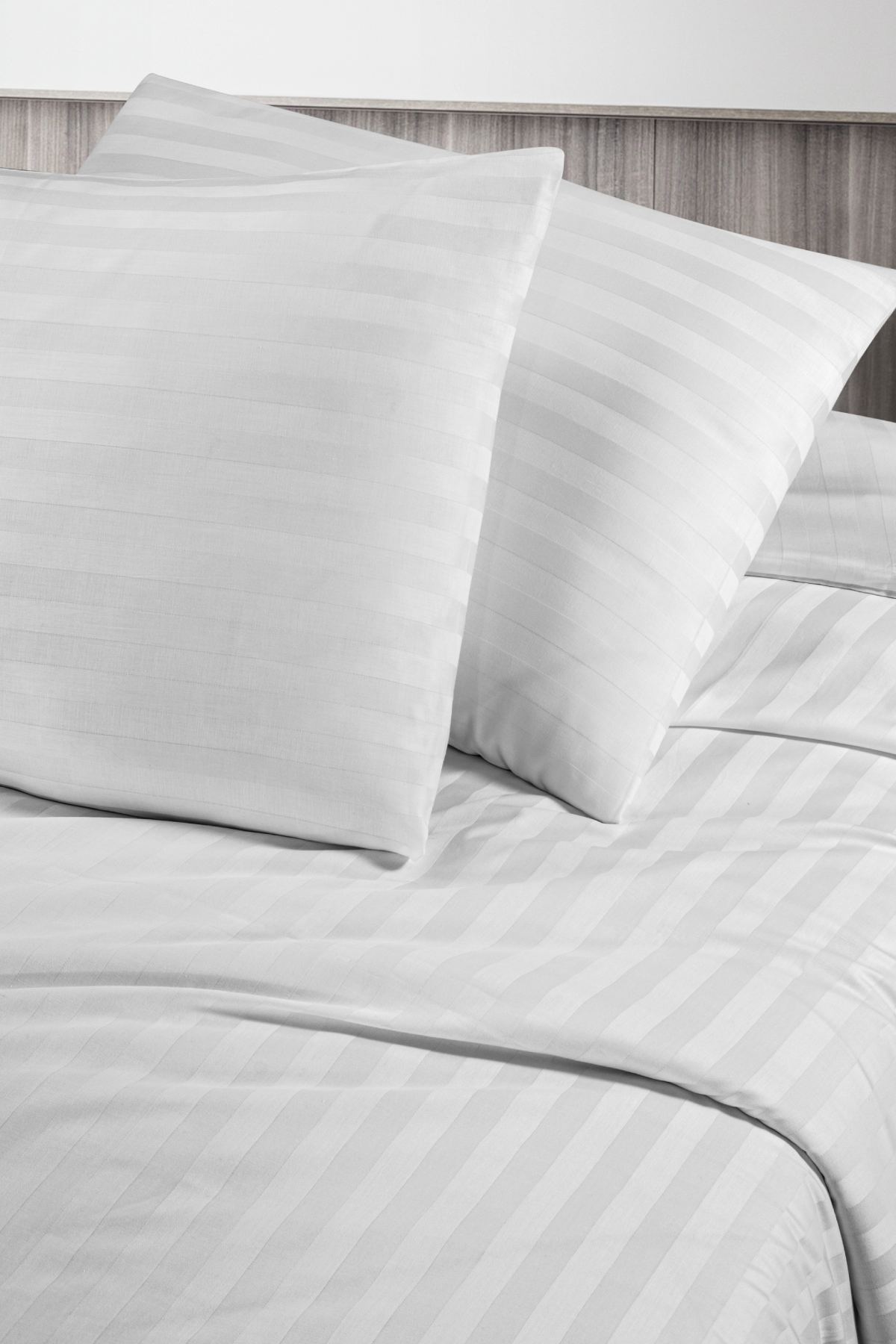 London Polycotton Saten 2 Cm Çizgili Nevresim Takımı 236 TC / 93 Tel